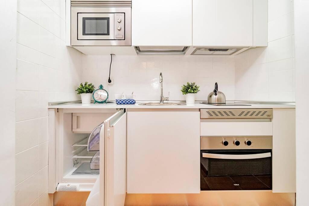 Encantador Apartamento En Chueca Junto A Gran Via, Infantas 1-1 By Batuecas มาดริด ภายนอก รูปภาพ