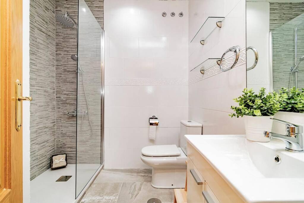 Encantador Apartamento En Chueca Junto A Gran Via, Infantas 1-1 By Batuecas มาดริด ภายนอก รูปภาพ